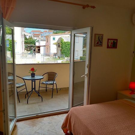 Summer Rooms Baska Esterno foto