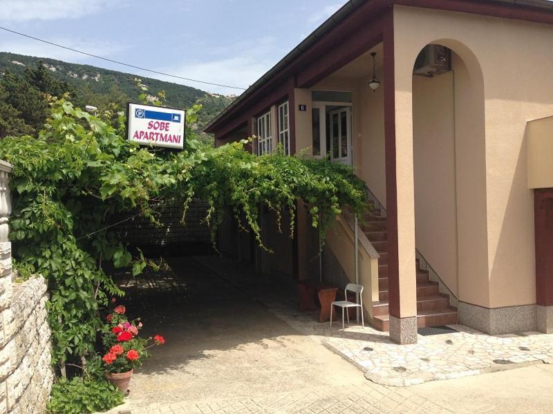 Summer Rooms Baska Esterno foto