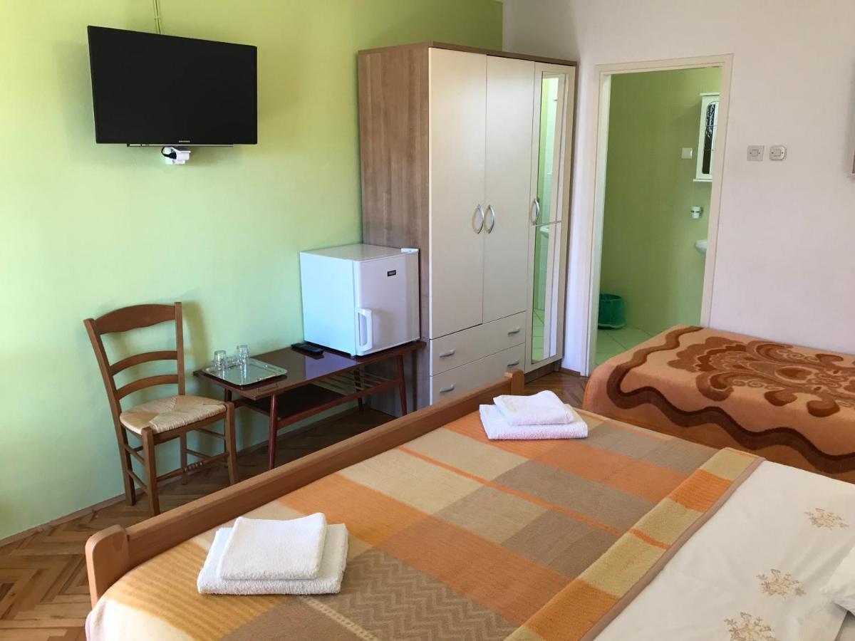 Summer Rooms Baska Esterno foto