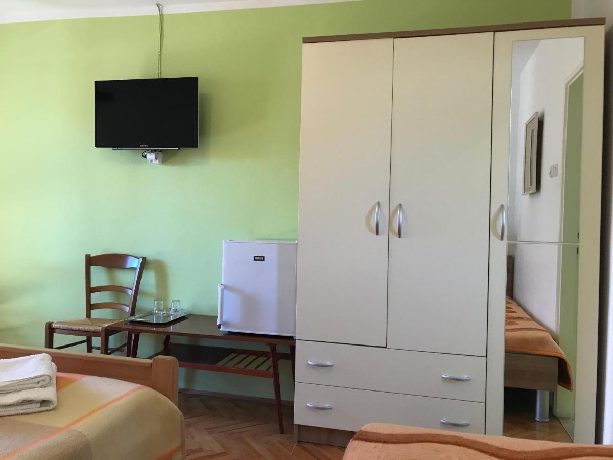 Summer Rooms Baska Esterno foto