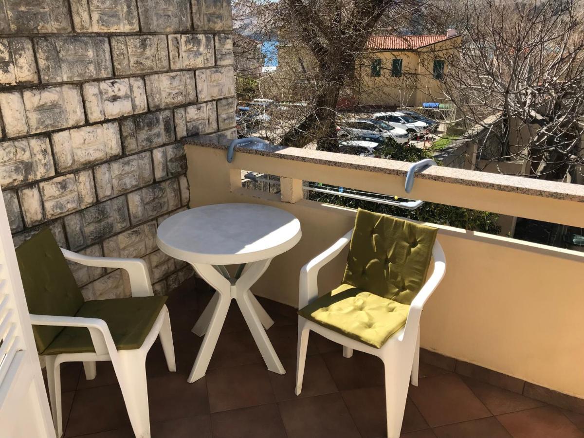 Summer Rooms Baska Esterno foto