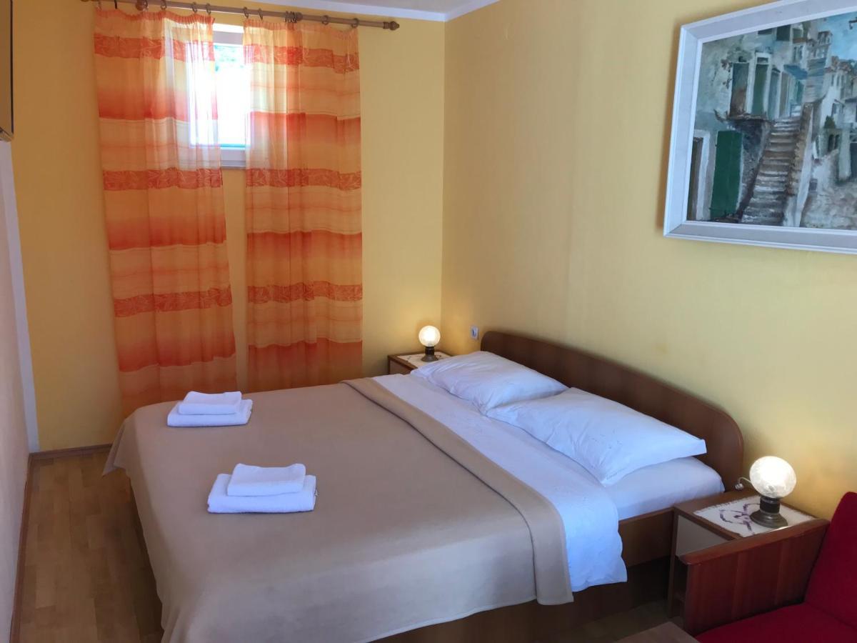 Summer Rooms Baska Esterno foto