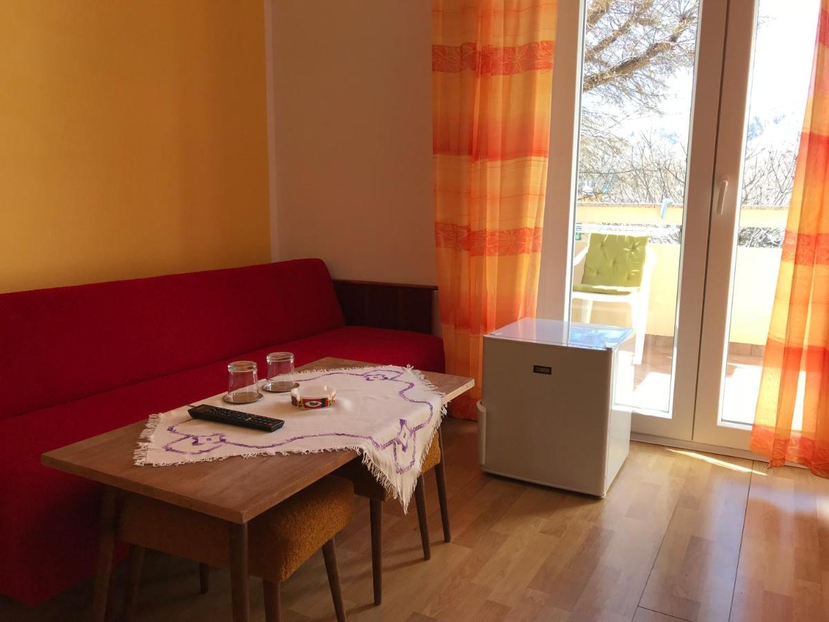 Summer Rooms Baska Esterno foto